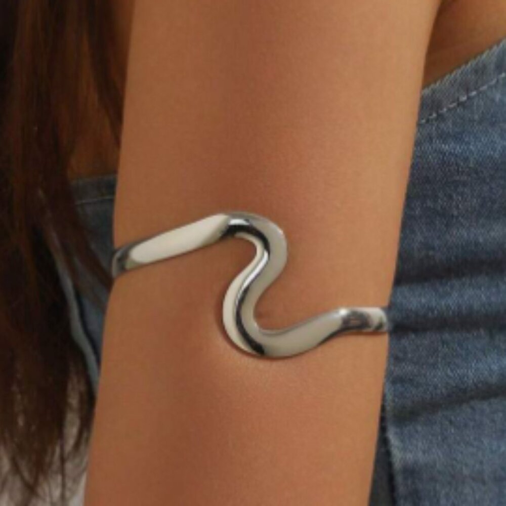 NWT, Silver Arm Cuff Arm Band